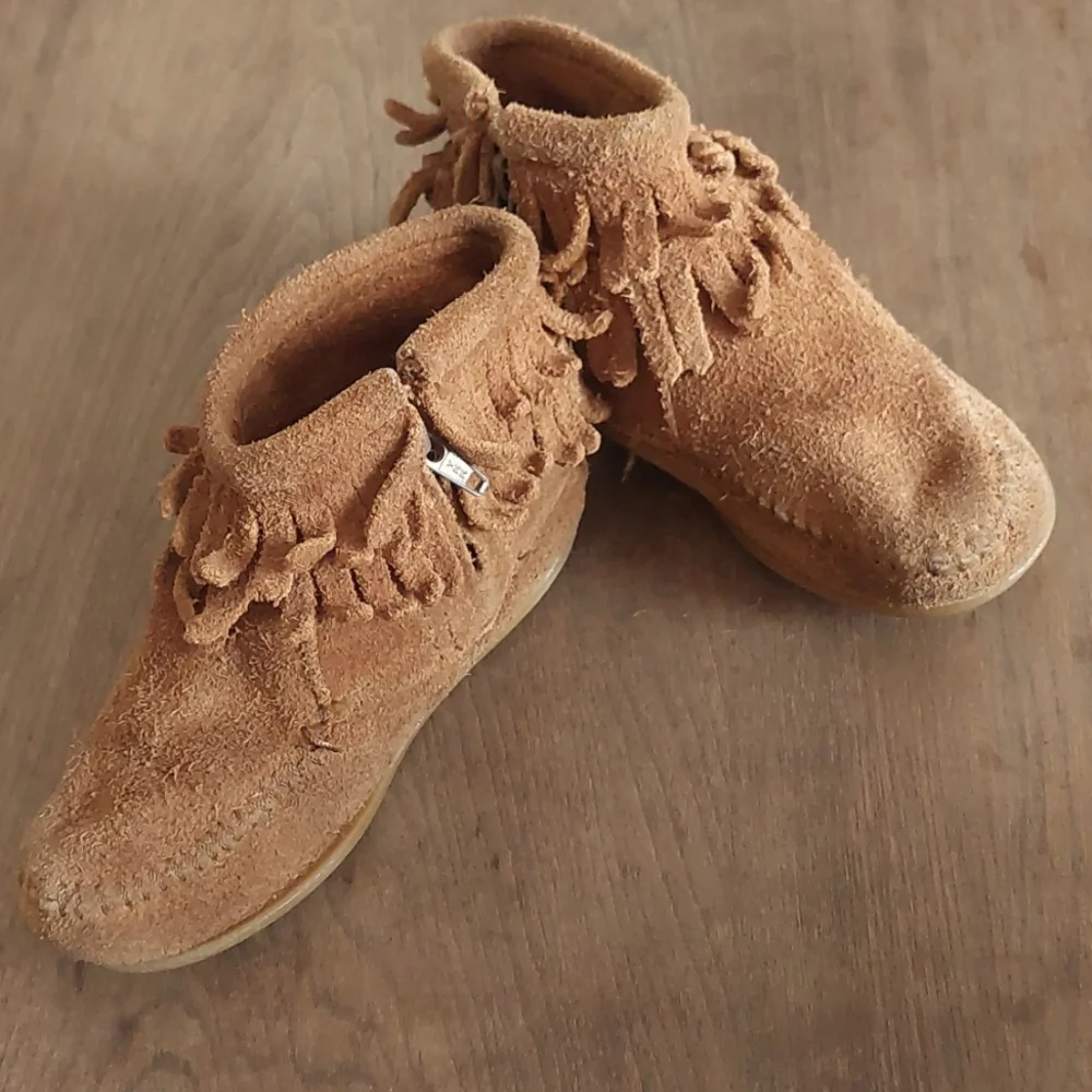 Minnetonka Vintage Double Fringe Side Zip Booties
